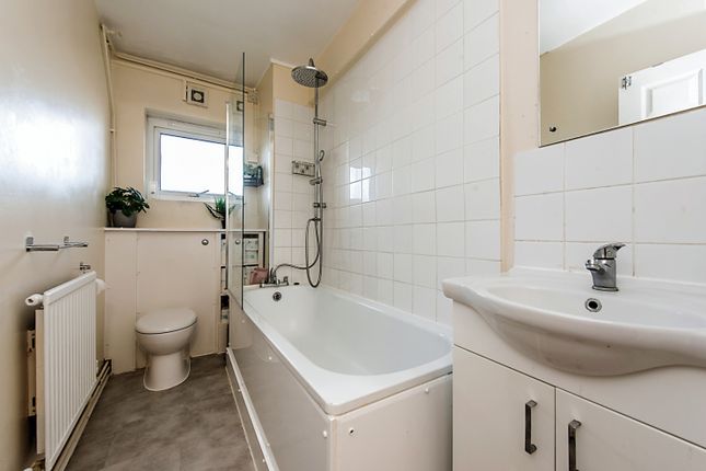 Flat for sale in Clem Attlee Court, London