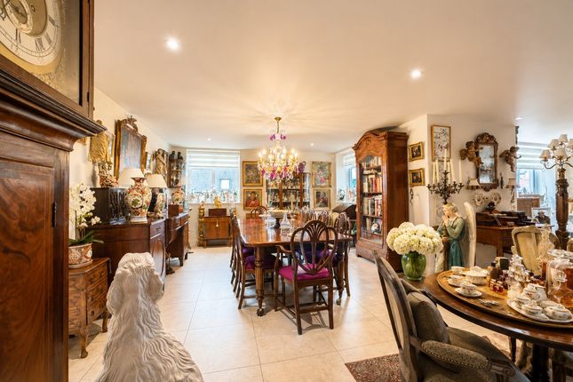 17 Lancaster House, Marlborough Drive, Bushey photo 4