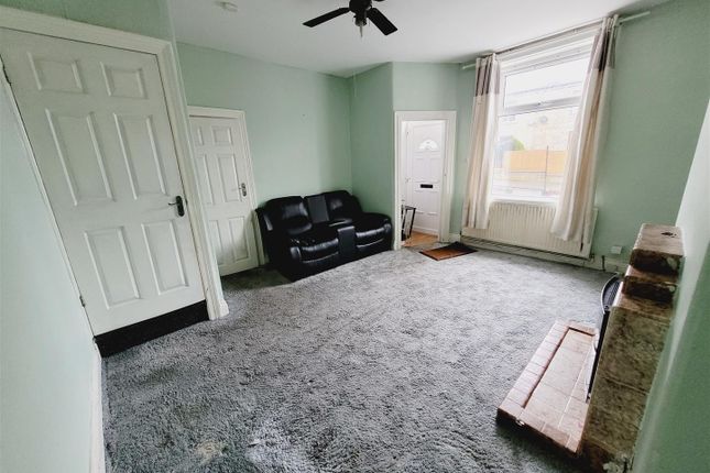 45, Clement Street, Huddersfield photo 2