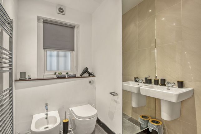 Flat to rent in Redcliffe Gardens, London