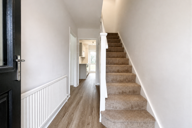 29 Elgin Avenue, Romford photo 2