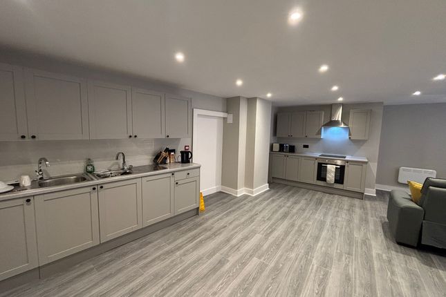 Room 4, Blackburn photo 4