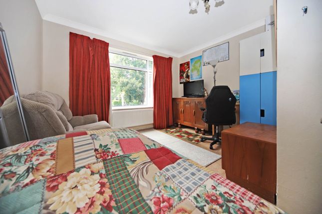 51, Rosebery Way, Tring photo 4