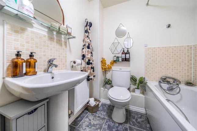22, Martinet Drive, Lee-On-The-Solent photo 4