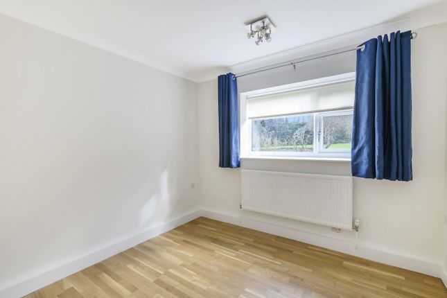 Flat 9, Oakdene,, Oaks Avenue, London photo 4
