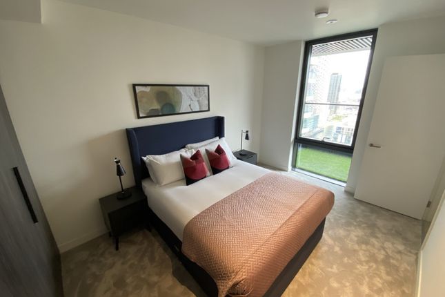 Flat for sale in Hobart Building, Canary Wharf