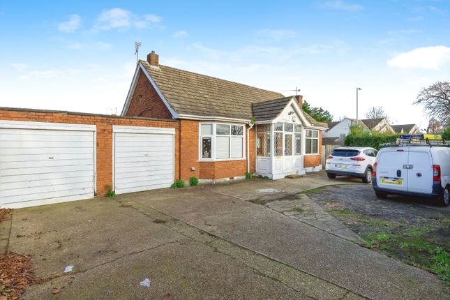 Thumbnail Detached house for sale in Dunstable Road, Luton