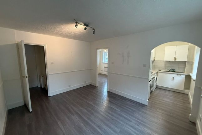 73 Tennyson Close, Enfield photo 2