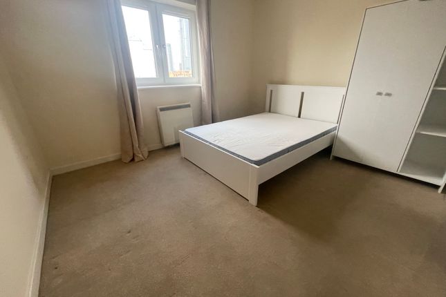 Flat to rent in Old Bellgate Place, London