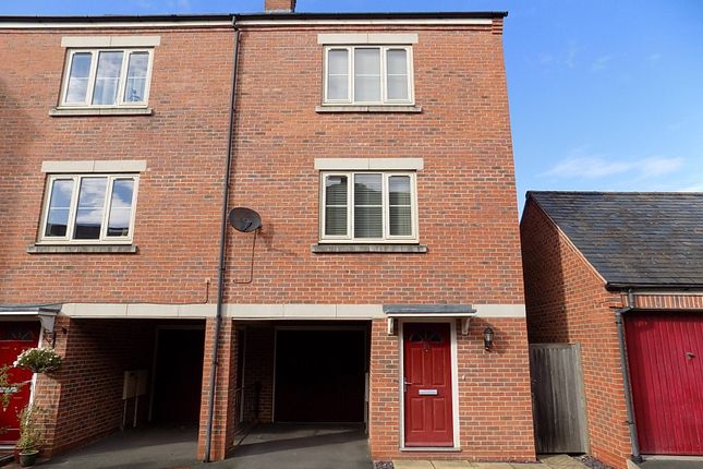 3-bed house on Taylor Court, Ashbourne Derbyshire, £1,100/mo