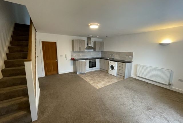 Flat 8, 170, Town Street, Leeds photo 2