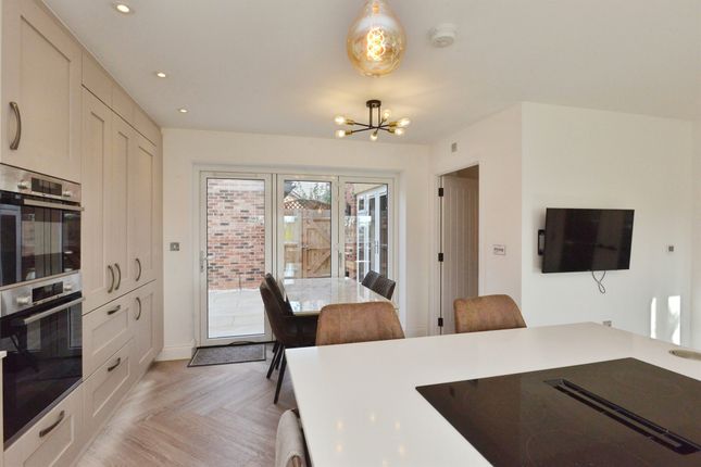 12, Keeves Avenue, Milton Keynes photo 4