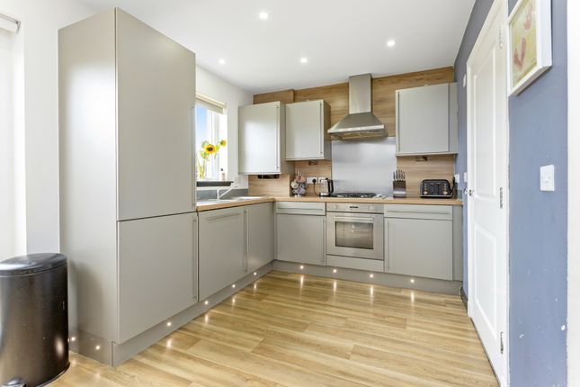 16, South Chesters Medway, Bonnyrigg photo 4