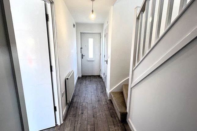 6, Covert Avenue, Alfreton photo 2