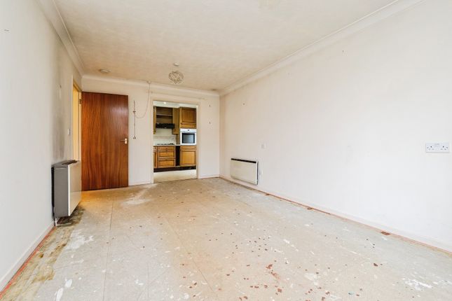 Flat 36 Manor Court Lodge, 175, High Road, London photo 4