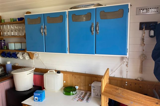 Hut 21, West Beach, Whitstable photo 5