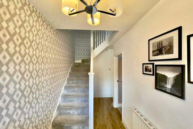 43, Water Lane, West Yorkshire photo 2