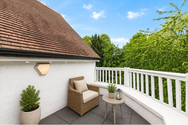 14, Bracknell Gardens, London photo 4