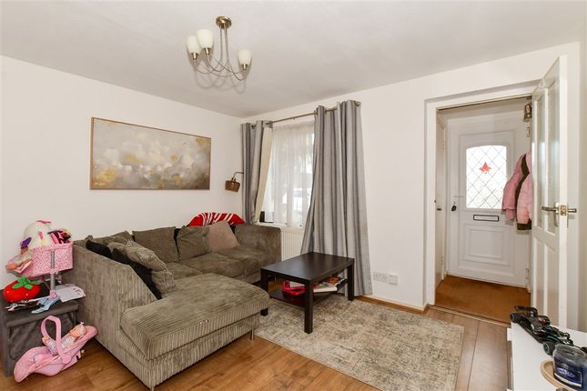 Naldrett Close, Horsham photo 2