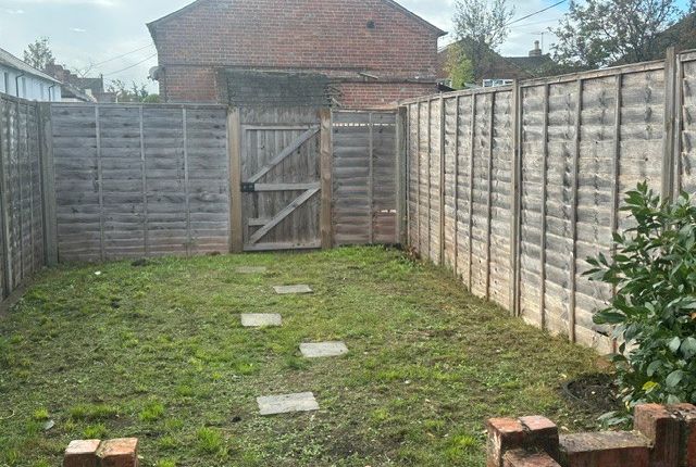 BATH ROAD, THATCHAM photo 2