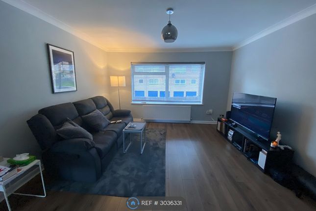 Flat, Denleigh Court Chase Road, London photo 2