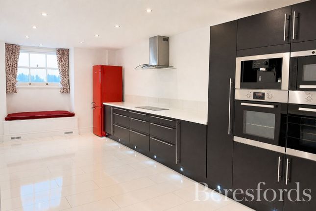 Thorndon Park, Brentwood photo 3