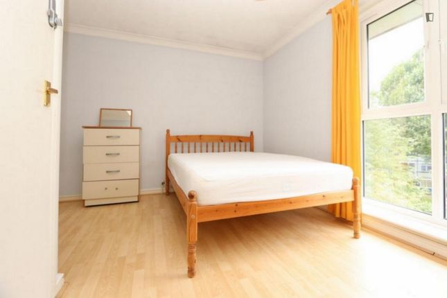 Thumbnail Room to rent in Sextant Avenue, London