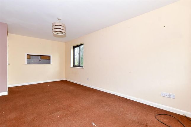 Thumbnail Flat for sale in Buckland Hill, Maidstone, Kent