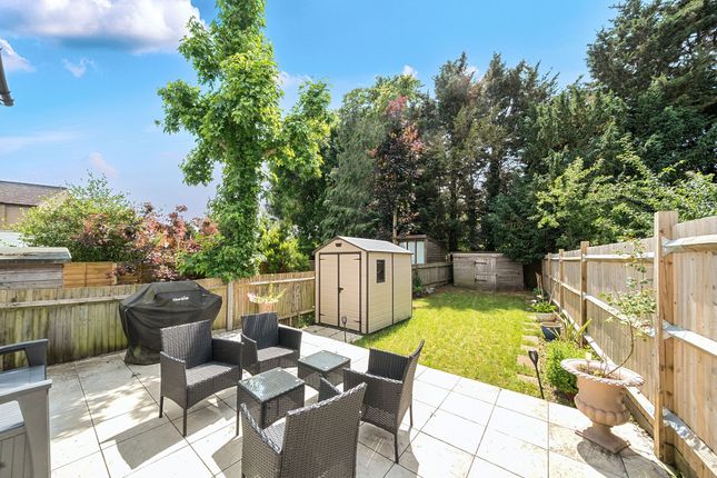 21 Hale Lane, London photo 2