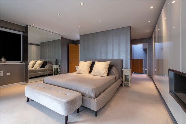 Flat for sale in Hermitage Street, London