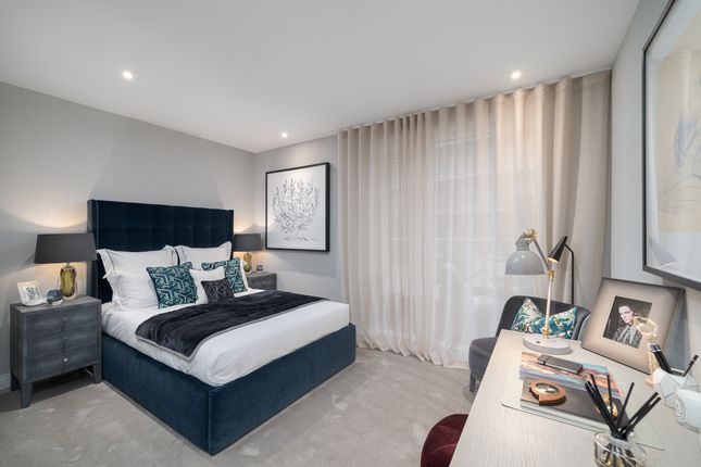 Flat for sale in Parr's Way, London