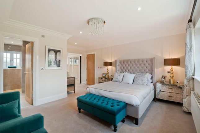 Flat for sale in Lawrence Gardens, London