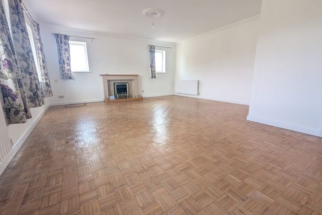 15, Ashurst Drive, Worthing photo 2