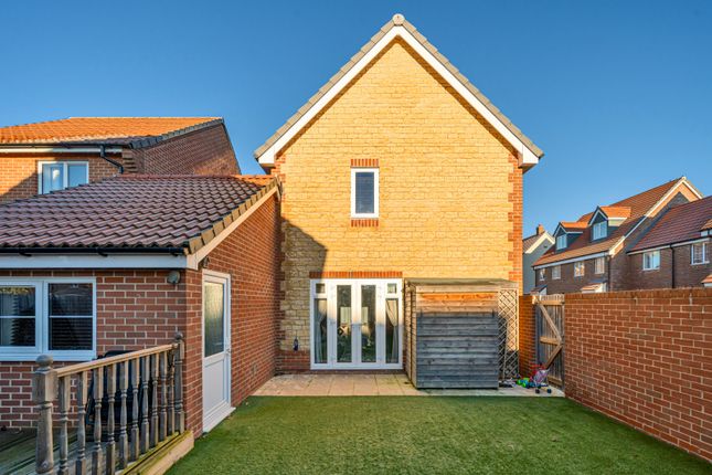 Link-detached house for sale in Marjoram Way, Didcot, Oxfordshire