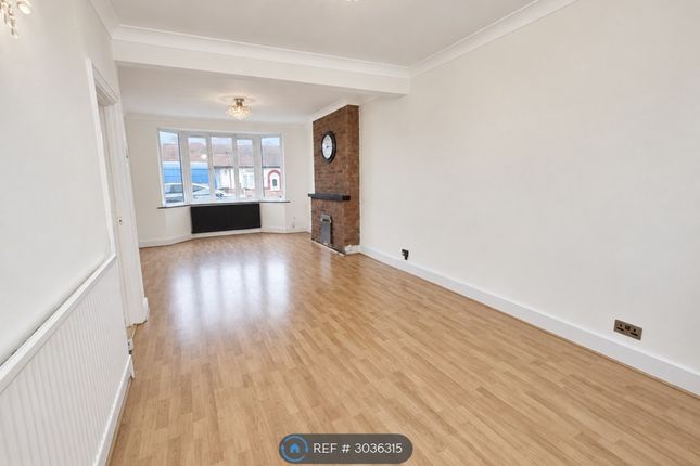 Wadeville Avenue, Romford photo 4