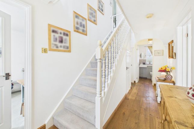 8, Dene Bank, Bingley photo 2