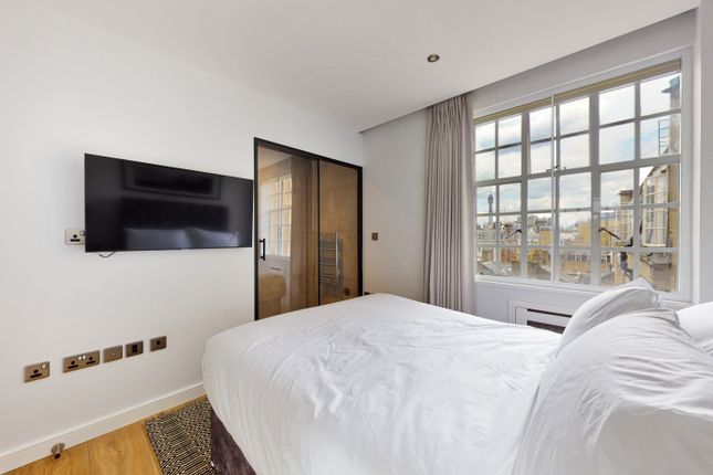 Flat to rent in Wigmore Court, London