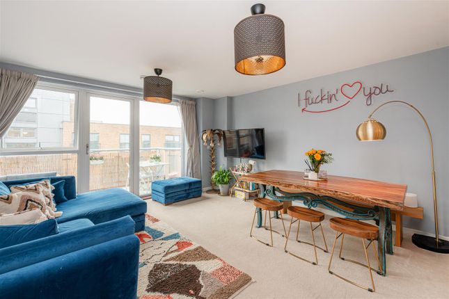 Flat for sale in Loughborough Park, London