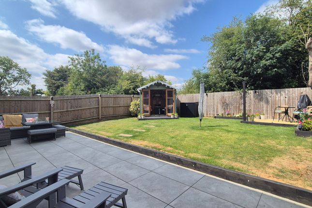 35 Moon Avenue, Coalville photo 3