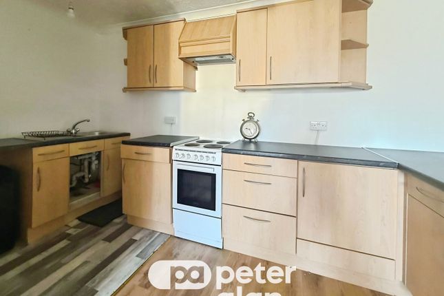 Flat 14, Porth photo 3