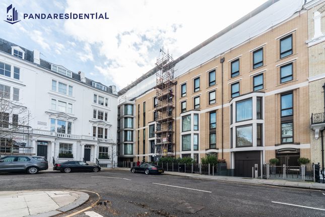 Flat for sale in Vicarage Gate House, London