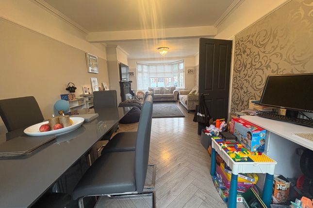 24, Hill Crest, Potters Bar photo 3