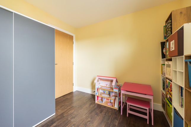 10 / 5 Burnbre Drive, Edinburgh photo 4