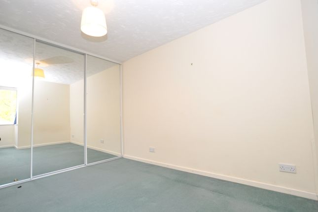 Flat to rent in Redoubt Close, Hitchin