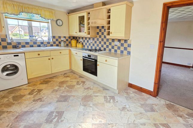 10, Maple Grove, Heckington photo 2