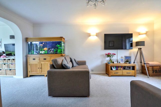 15, Blenheim Drive, Tewkesbury photo 3