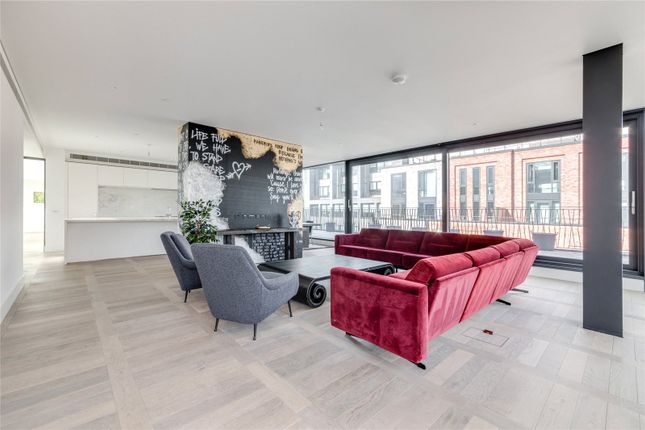Flat to rent in Whitfield Street, Fitzrovia, London