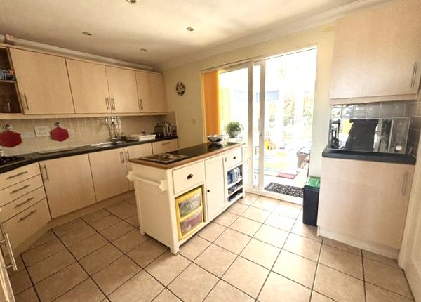 22 Robinson Close, Selsey photo 4