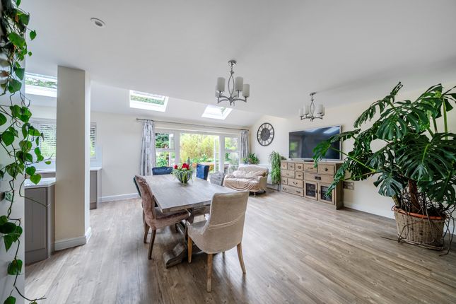 12, Firs Close, Horsham photo 4