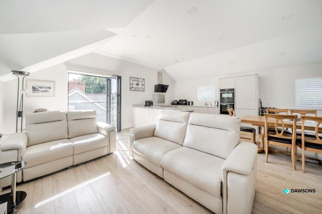 Flat 3 Storr Rock House, 2a Rotherslade Road, Swansea photo 4